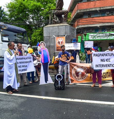 Prayer as protest: Faith groups face off with police, call for De Lima freedom
