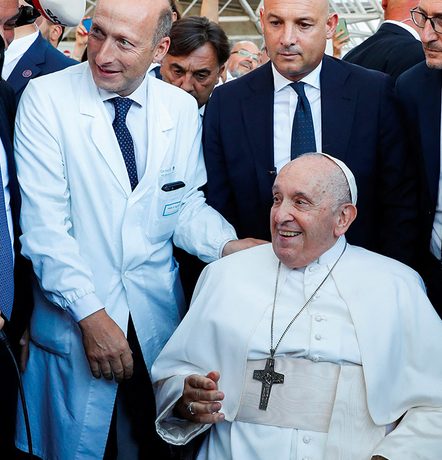 Pope Francis leaves hospital 9 days after surgery